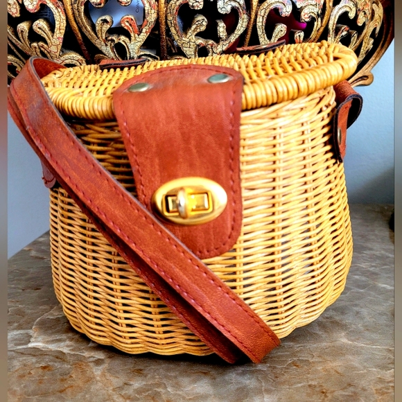 Busketweave Rattan Crossbody Bag Turnlock Closure Lightweight 7.5"×5.5"×4.5" - Picture 1 of 16